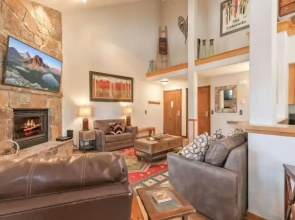 Premier 2 Bedroom Townhome Across From Snowflake Lift - Walk to Lifts