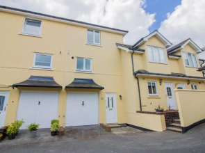 Laurels- 3-beds, Parking, Short Walk to Beach
