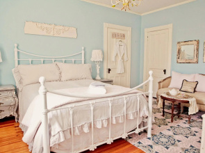 Vintage Chic Inn