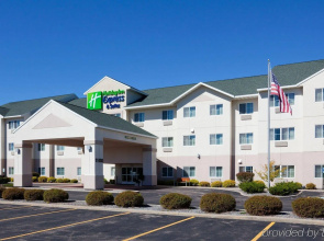 Holiday Inn Express and Suites Stevens Point by IHG