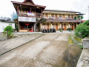 Super OYO 2961 Artana Bed & Breakfast