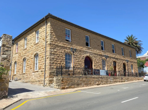 Searle's Manor - Apt 13