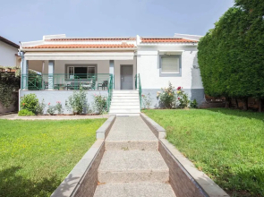 Deluxe 3 Bd House near Lagonisi w Garden