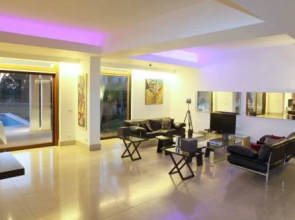 Swan Suites Hotel