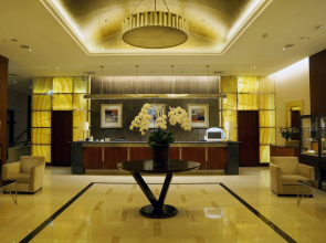 City Lake Hotel