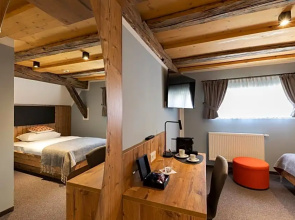 Aston‘S Hotel