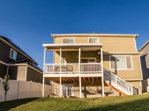 New Luxury Apt Close to Shops, Ski Resorts, and More