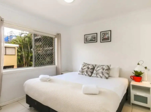 Contemporary 2 Bedroom Beachfront Apartment