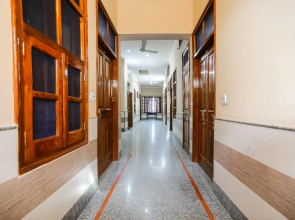 OYO 40880 Hotel Shashi