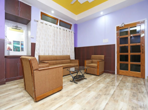OYO 11696 Holiday Inn Guest House