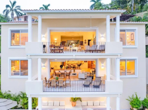 Villas Carey Condo