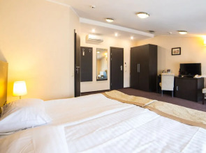 Optima Дворжец Львов