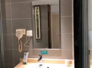 Jinzhuan Express Hotel (Hechi College)