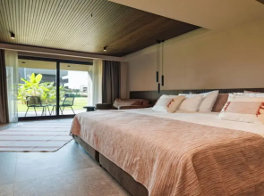 Jacaranda Luxury Hotel