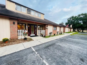 Inn of the Dove - Luxury Romantic Suites with Jacuzzi & Fireplace at Harrisburg-Hershey