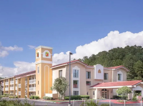 Super 8 Austell/Six Flags