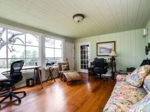 Bedford Big House w Heated Pool & Hot Tub on 4 Acres! Perfect Place to Social Distance and Stay Safe. Super-host Support, Check out our Reviews!