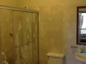 Retreat Guesthouse Luxury Suites