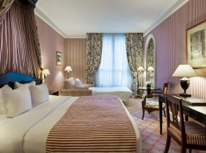 Le Dokhan’s Paris Arc de Triomphe, a Tribute Portfolio Hotel