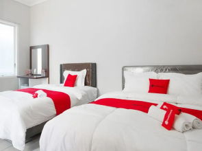 RedDoorz near Batik Tulis Celaket 2