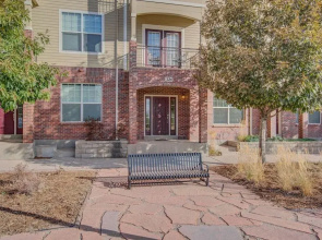 Urban Practicality! 3 Beds, Patios & Dog Friendly