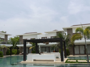 2br 7 Guests Direct Entry to the Pool Monterri