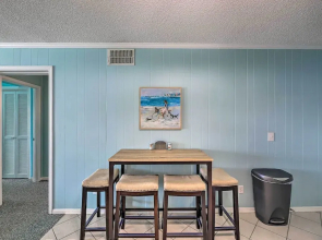 Beachfront Condo w/ Boardwalk & Pool Access!
