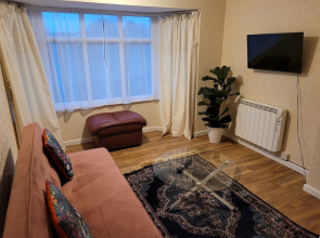 Apartment - Sleeps 2 - Parking - Near Station