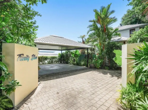 Belle Escapes - Trinity Blue Ocean View Home