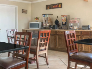 Hill Country Inn & Suites