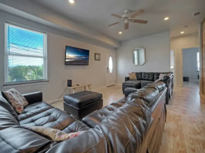 Sleeps 26 2 Homes w/ Waterfront Pool + Boat Dock Laguna Village Escape