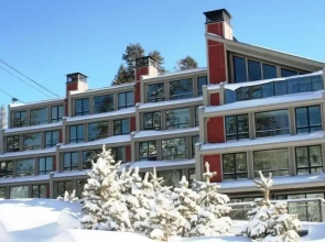Two Bedroom Units at 1849 Condos with 3 Hot Tubs & Slopeside