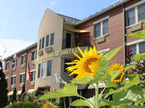 Camden Riverhouse Hotel