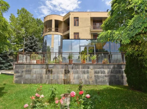Kocharyan Street, 5 bedrooms Luxury, Unique House MS555