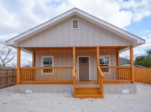 Your Inner-city Sanctuary 3BR 2BA Near Riverwalk