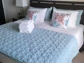 Seaview Paradise - Sleeps 3 - Pool - Parking