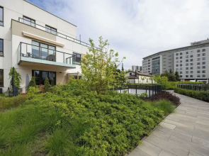 Family 3-bedroom Apartment by Renters