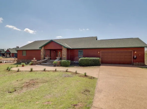 Mountain Views + Shared Pool: Ozarks Family Home