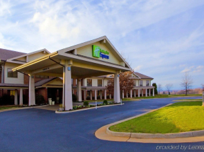 Round Hill Inn