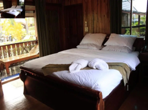 Khum Klao Teak Hut Resort