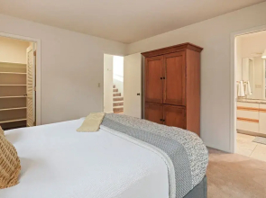 9 Cottonwood 3 Bedroom Home by RedAwning