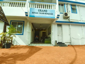 Fabhotel Grand Royal Palms