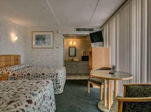 Admiral Resort Motel