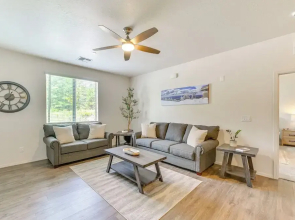 2 Mi to Dtwn & Nau: Flagstaff Condo w/ Patio!