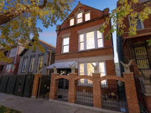 Chic Chicago Retreat 2 Bedroom Home by RedAwning