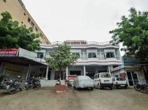 OYO 18671 Ashirwad Palace Hotel