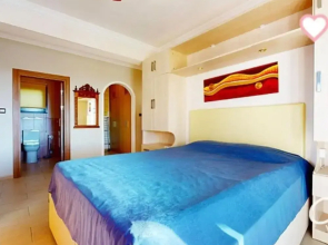 Marina Magic Sunset Villa-pool-parking-3br