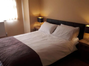 Pet Friendly - 7 Guests - Idyllic Village