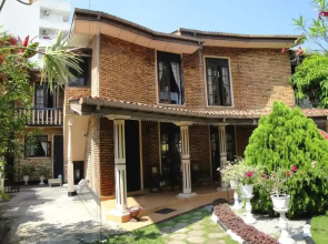 Lavinia Beach Hostel