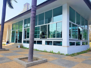 30th Floor Beach Condo With Stunning sea Views